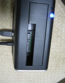 dorublog | 内蔵HDDをPCと接続ガチャっと差し込むだけ便利な接続機器SATA HDD くれ～どるKIT USB買ってみました。 Novac NV-HS340U 21493 HDDハードディスクドライブ リムーバブルケース ガチャコン
