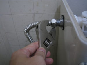 dorublog | トイレ水漏れ 水が出ない時 止まらない時 流れない時の対処法 ストレーナー掃除 ボールタップ交換
