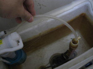 dorublog | トイレ水漏れ 水が出ない時 止まらない時 流れない時の対処法 ストレーナー掃除 ボールタップ交換